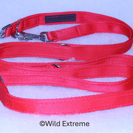 Red 20mm wide training lead at 2.5 M long on a white background