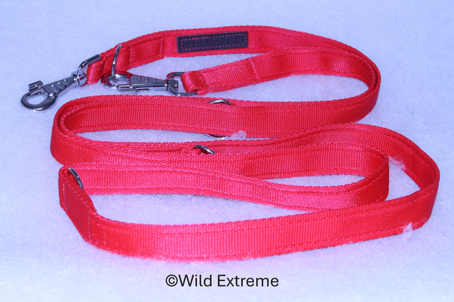 Red 20mm wide training lead at 2.5 M long on a white background