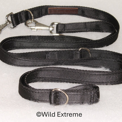 Black dog leash with metal clip on a white background, branded 'Wild Extreme'.