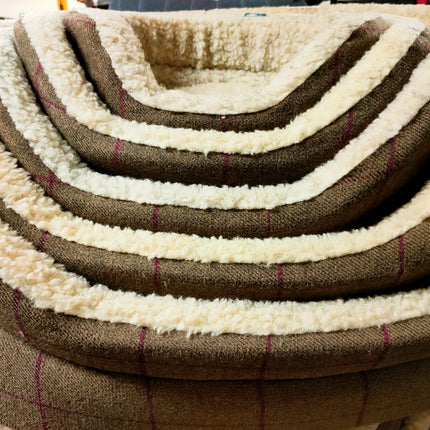 The Eden Collection Round Bed - Berry Plaid
