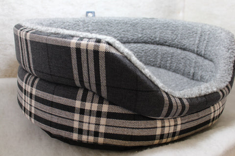 The Eden Collection Round Bed - Charcoal Plaid