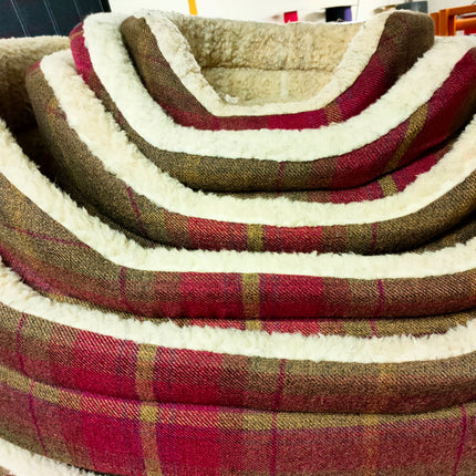 The Eden Collection Round Bed - Red Check Plaid
